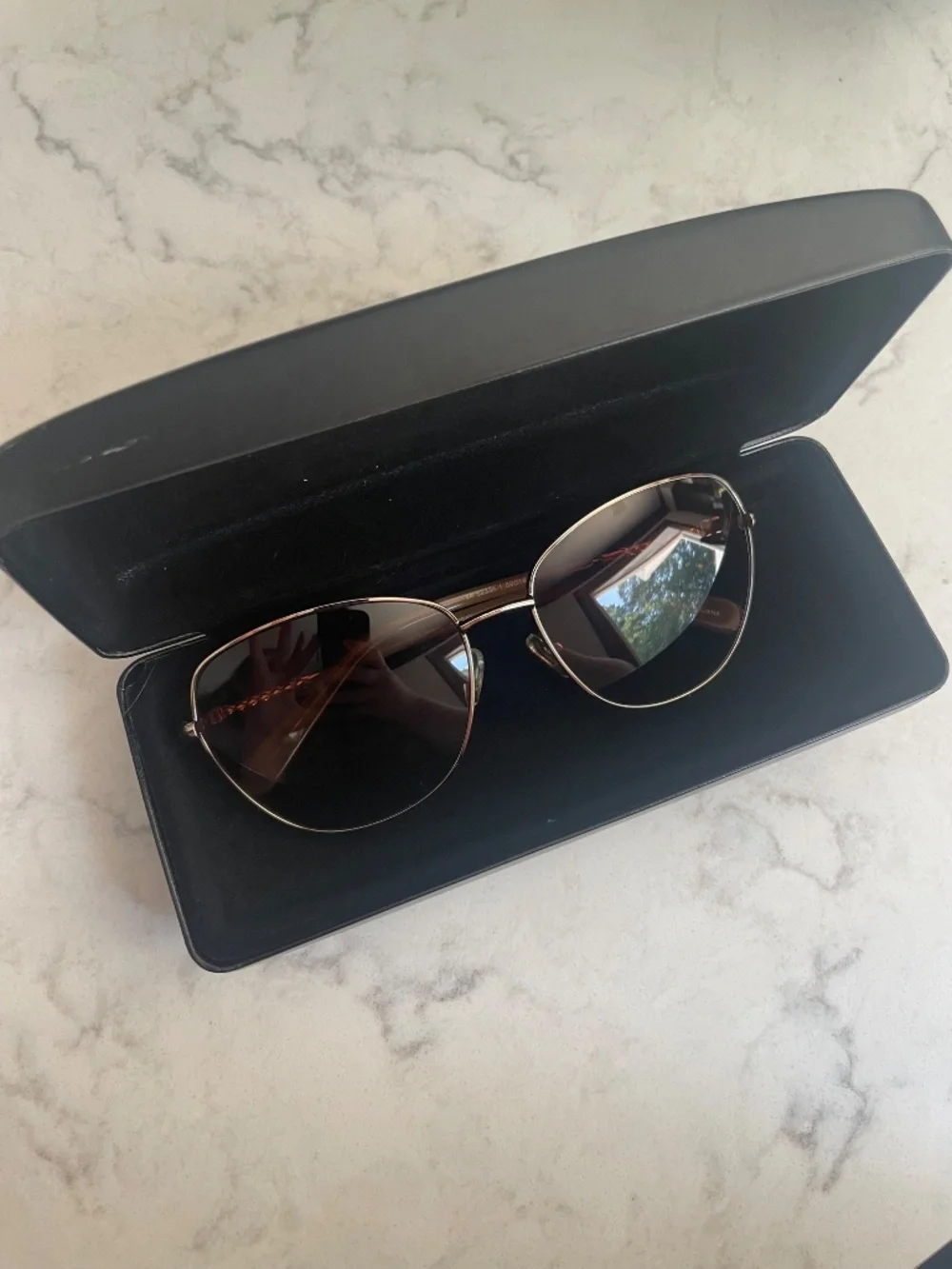 Elizabeth Arden sunglasses with case
